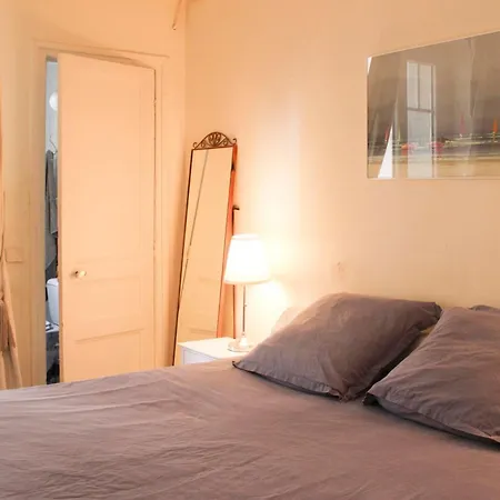 Pretty Cocoon Of Near The Champ-de-mars Apartment