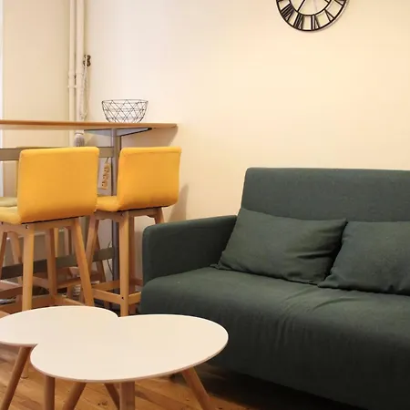 Pretty Cocoon Of Near The Champ-de-mars Apartment